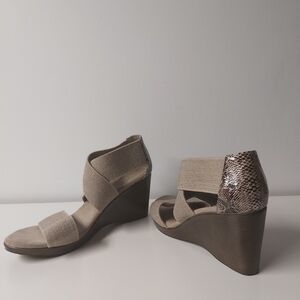 Barcelona Shoe Company tan wedges, size 8/8.5